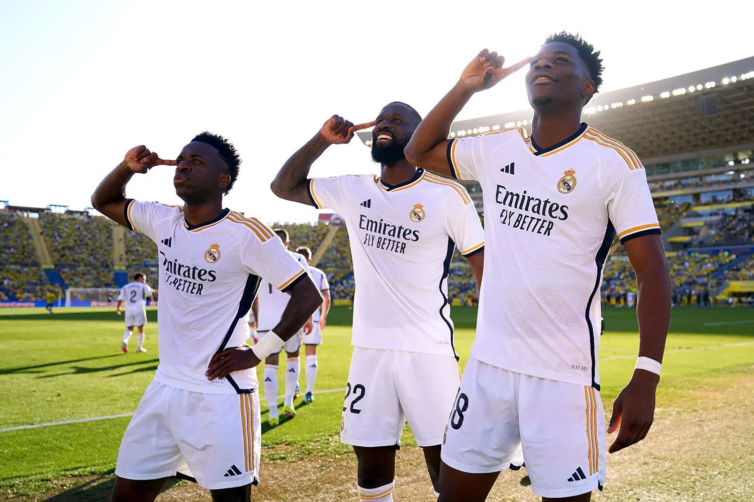 Vini, Rudiger y thcuameni celebrando un gol